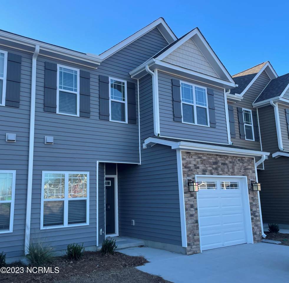 1811 Fox Den Way - Photo 1