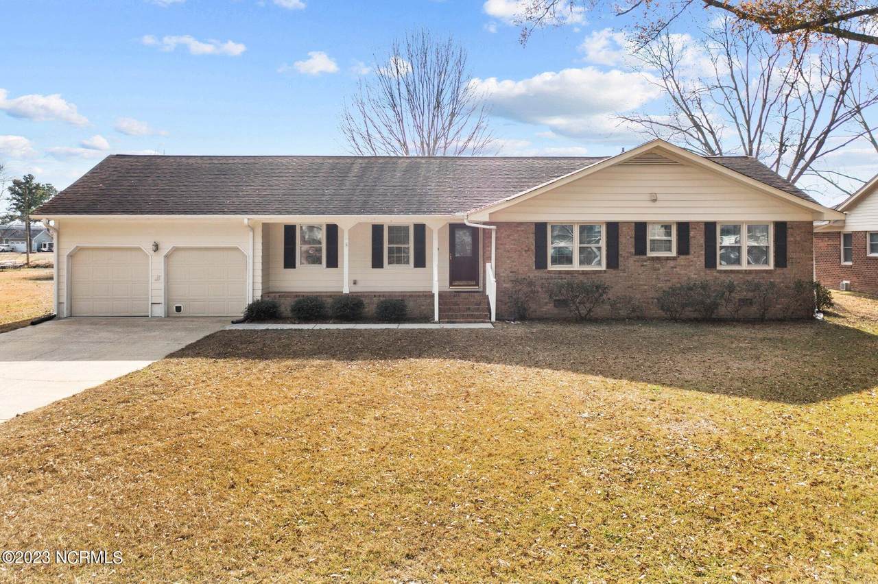 906 Country Club Drive - Photo 1