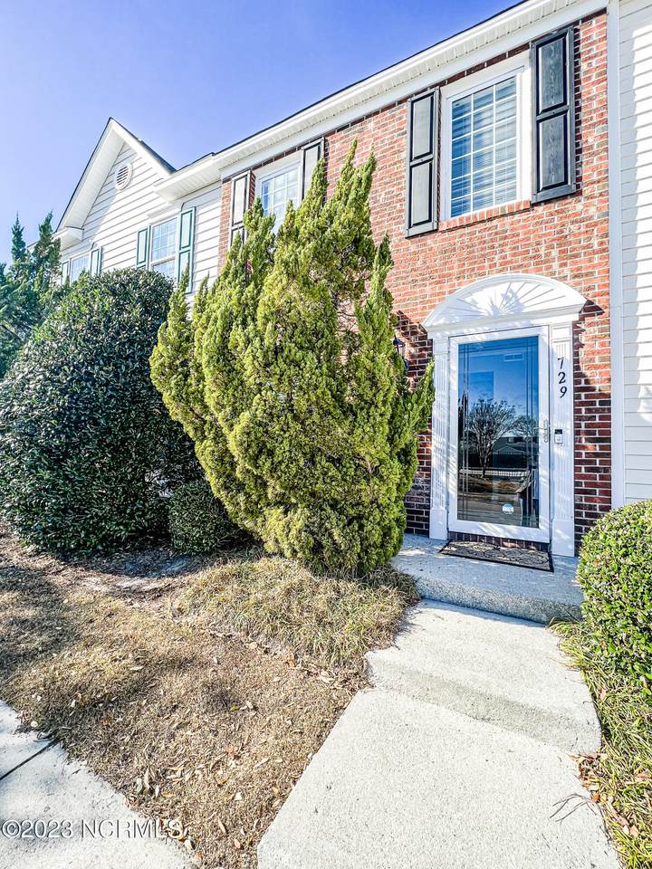 729 Sunseeker Drive - Photo 1