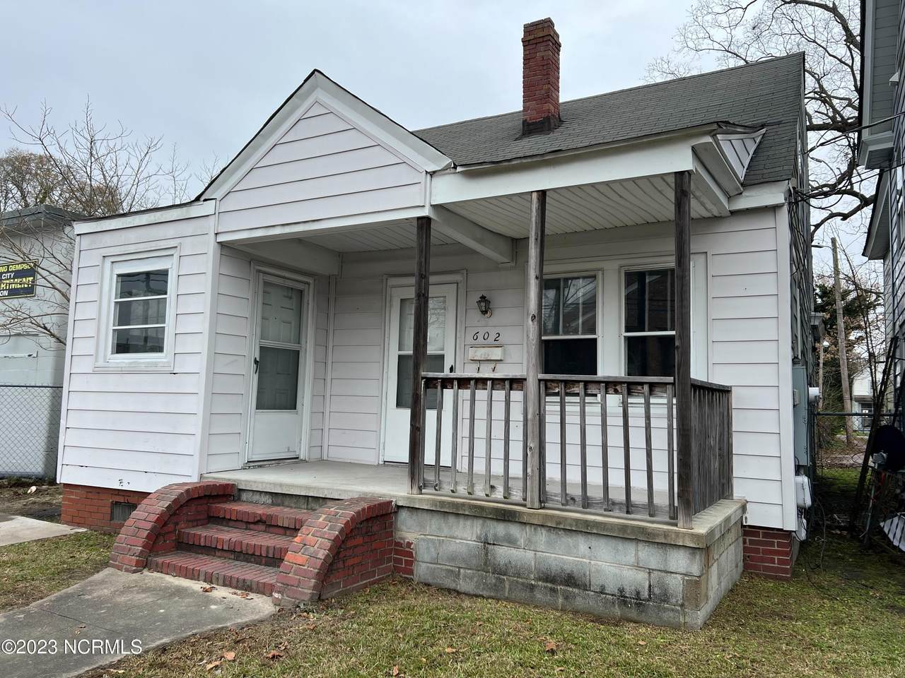 602 Road Street - Photo 1