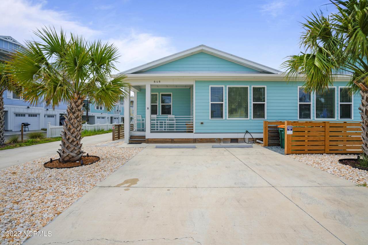 848 Fort Fisher Boulevard - Photo 1