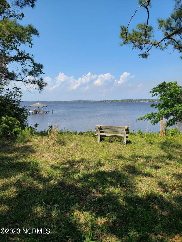 687 White Oak Crossing Crossing - Photo 1