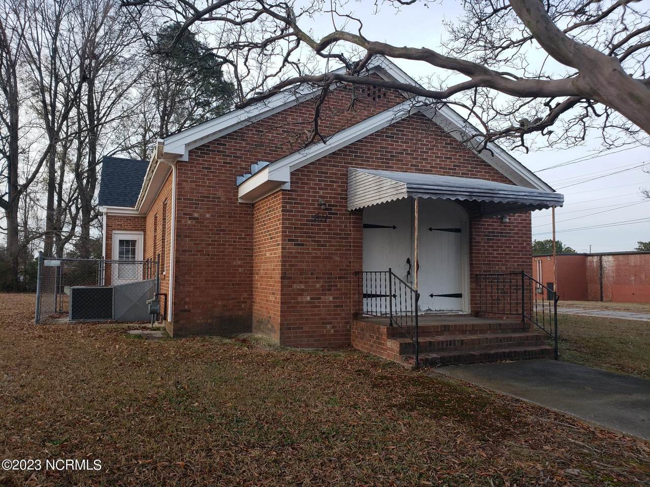811 Industrial Avenue - Photo 1