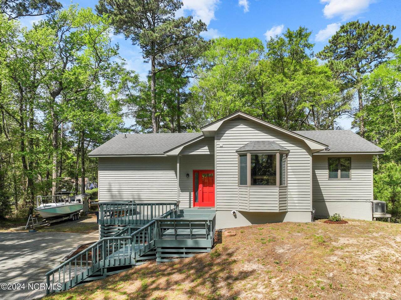 141 Holly Trail - Photo 1