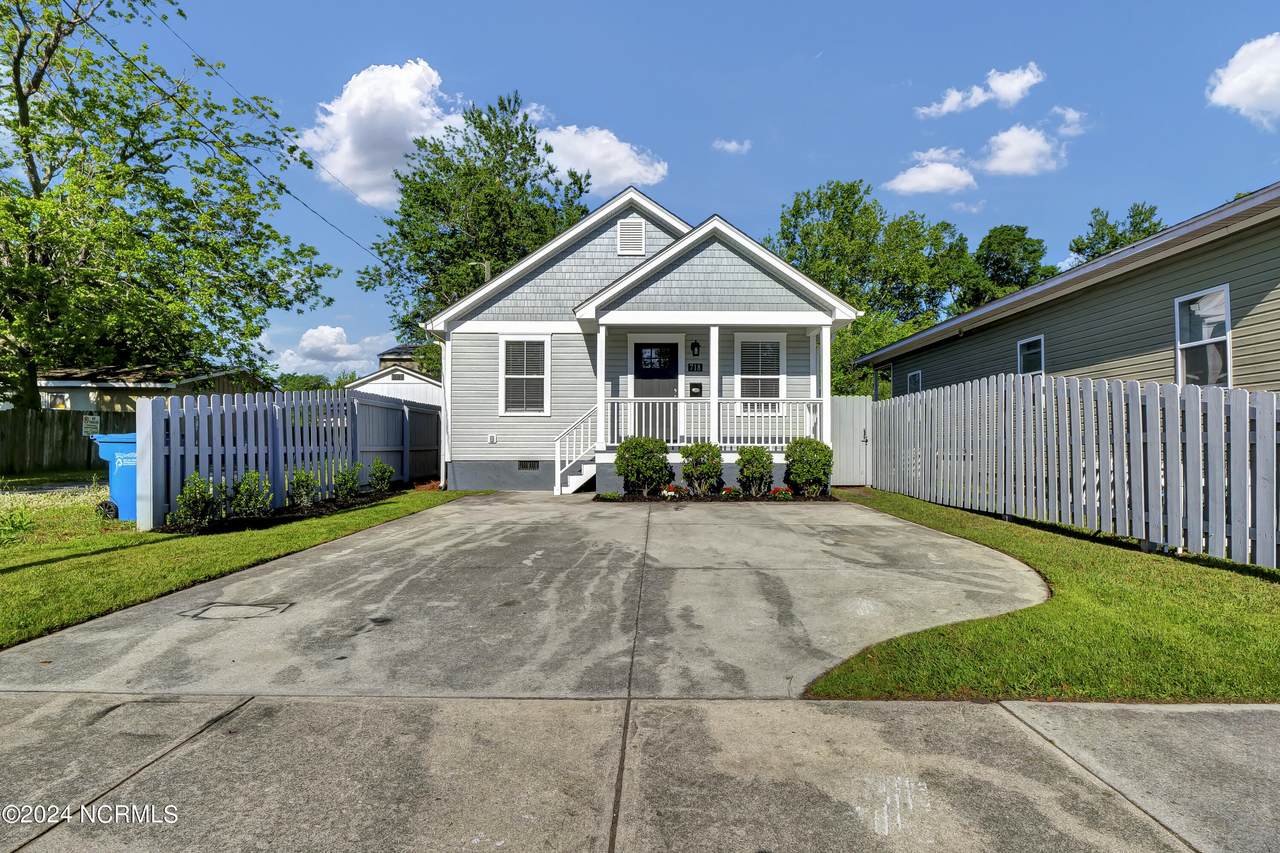 718 13th Street - Photo 1
