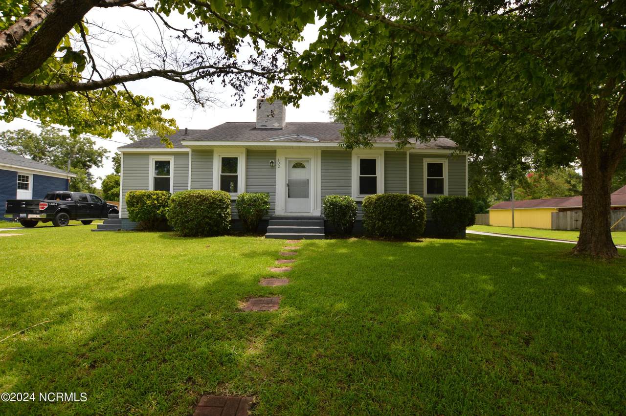 102 Westminister Drive - Photo 1