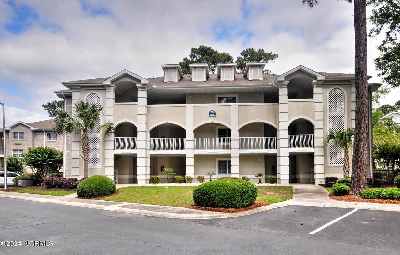 908 Resort Circle - Photo 1