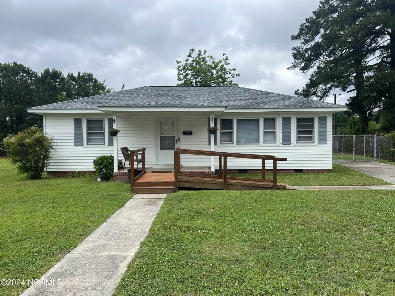145 Fairview Circle - Photo 1