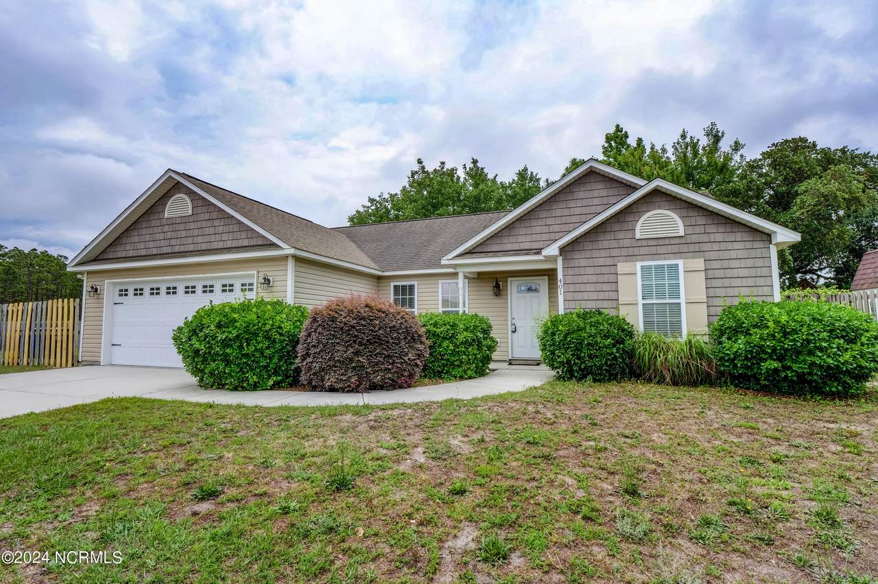 401 Ridgeway Lane - Photo 1