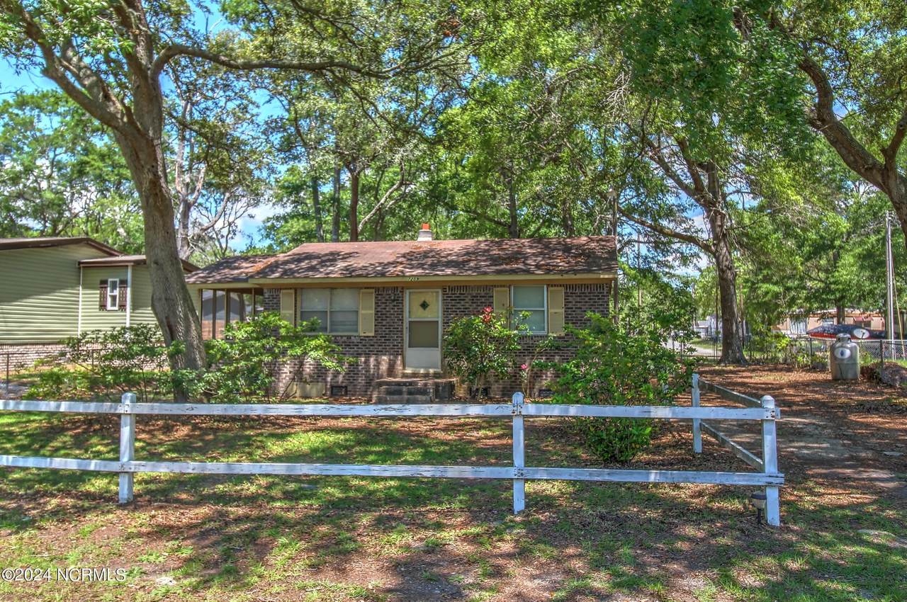 7259 Bo Tuck Road - Photo 1