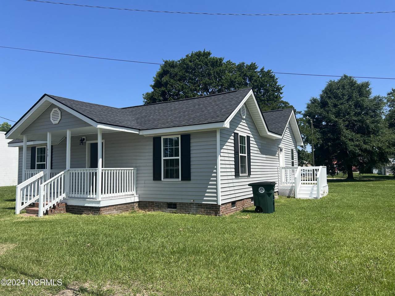 419 Blue Street - Photo 1