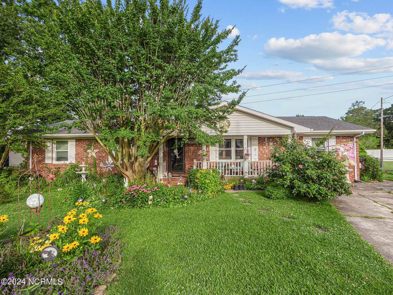 8 Cates Court - Photo 1