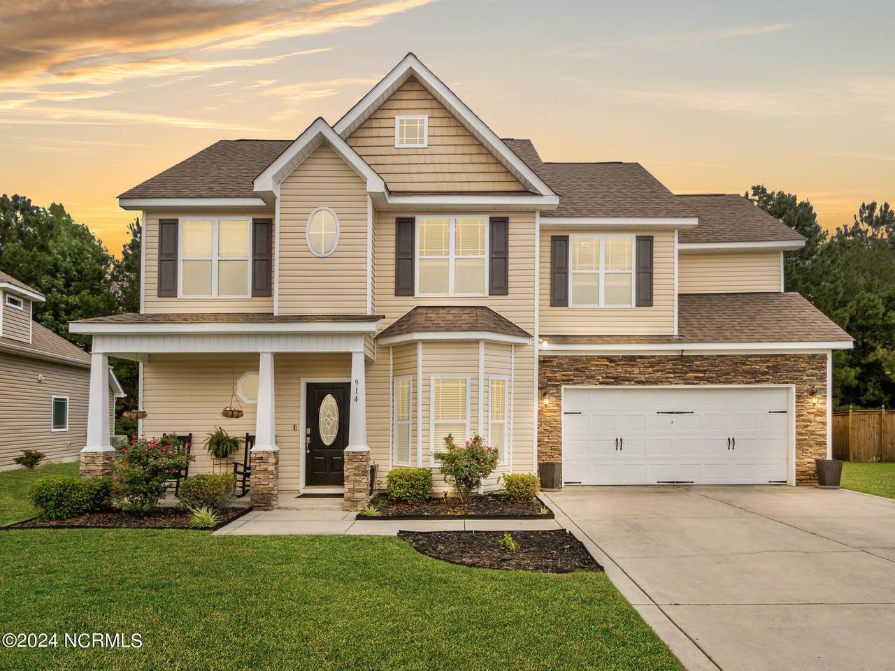914 Periwinkle Court - Photo 1