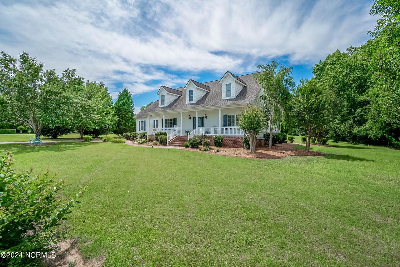390 Pasquotank Boulevard - Photo 1