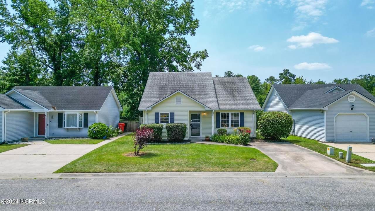 119 Bayberry Drive - Photo 1