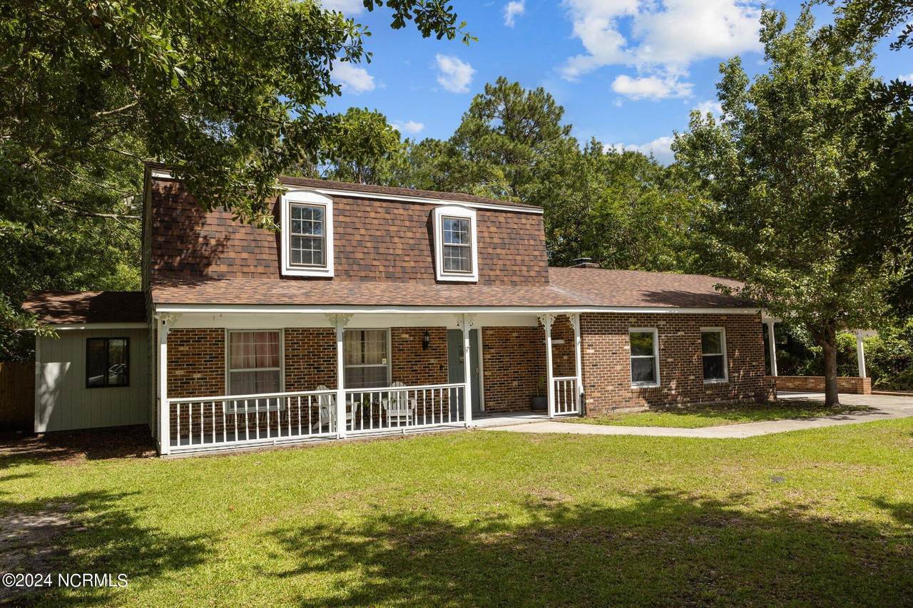 2305 Lakeview Drive - Photo 1