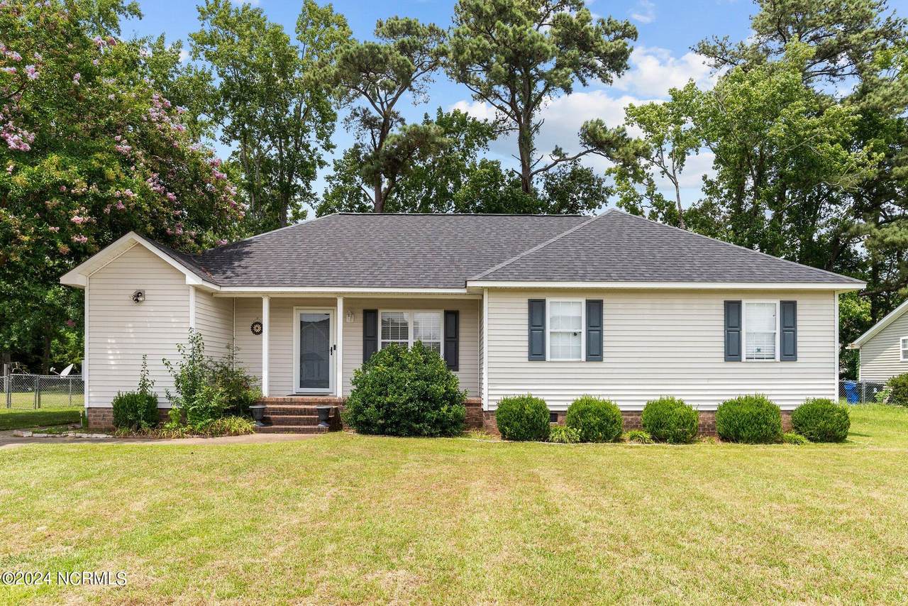 562 Bayberry Lane - Photo 1