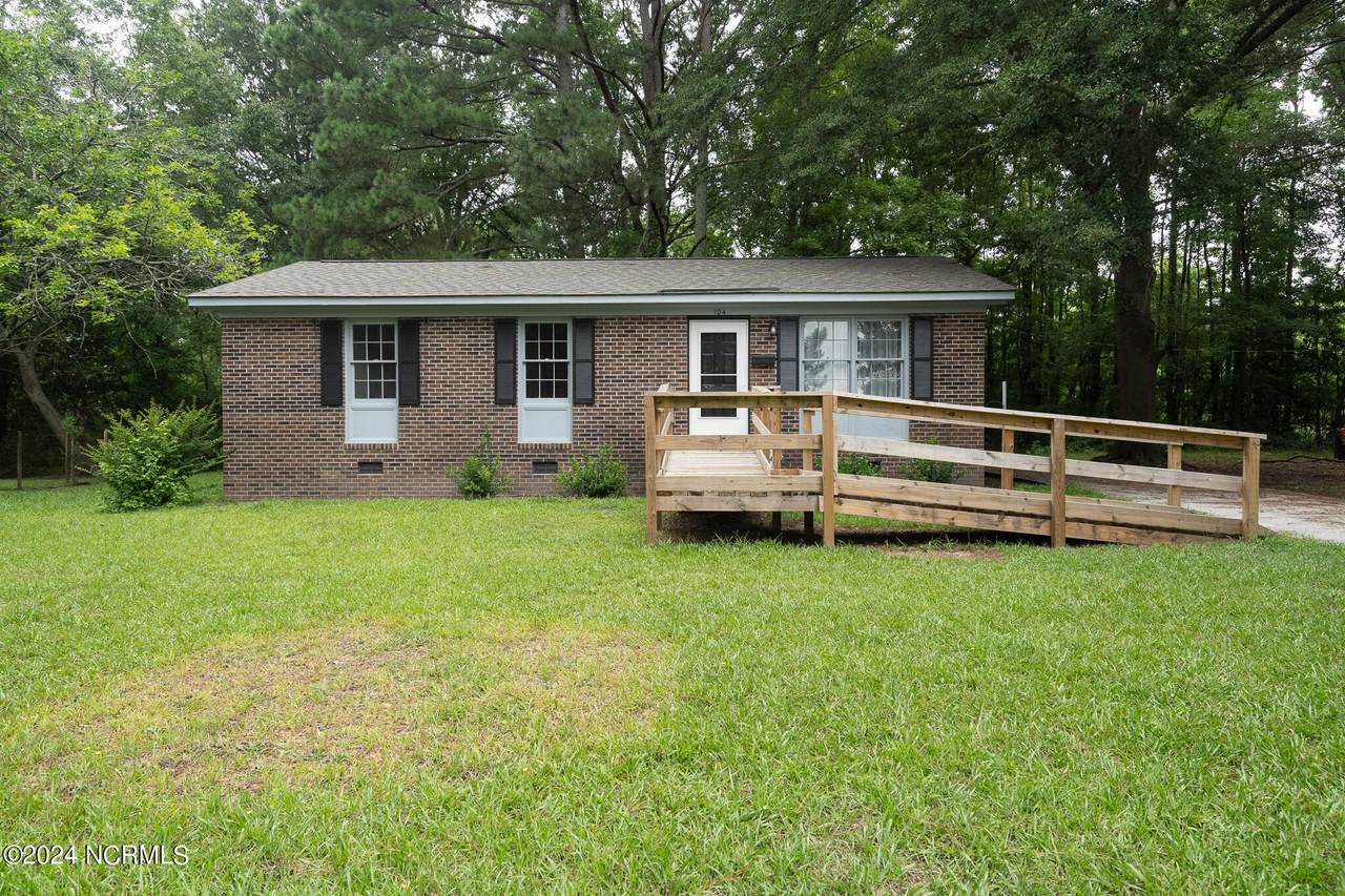 104 Busbee Court - Photo 1