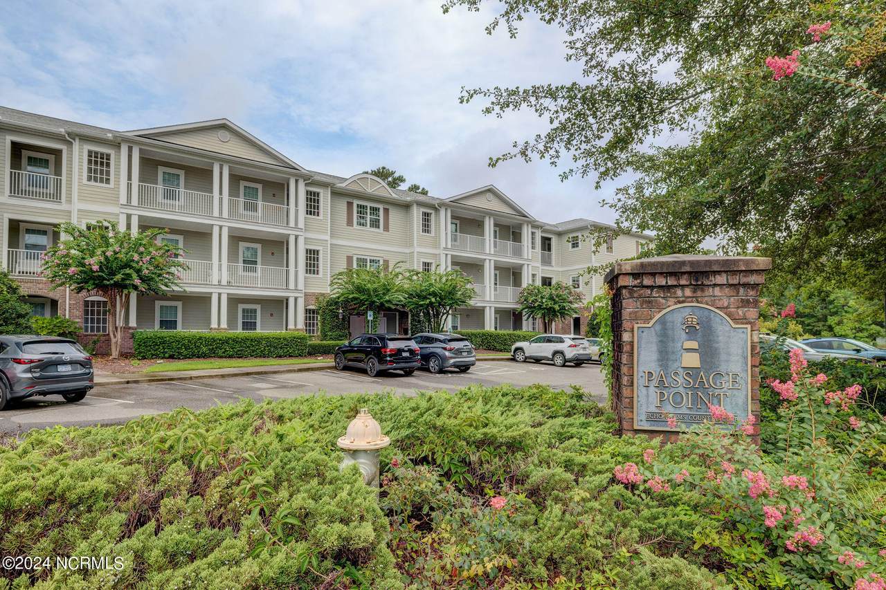 215 Valencia Court - Photo 1