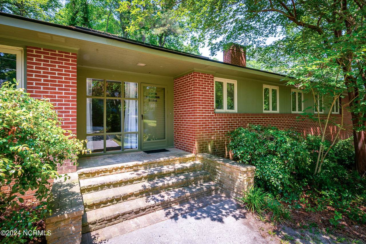 1601 Beaumont Drive - Photo 1