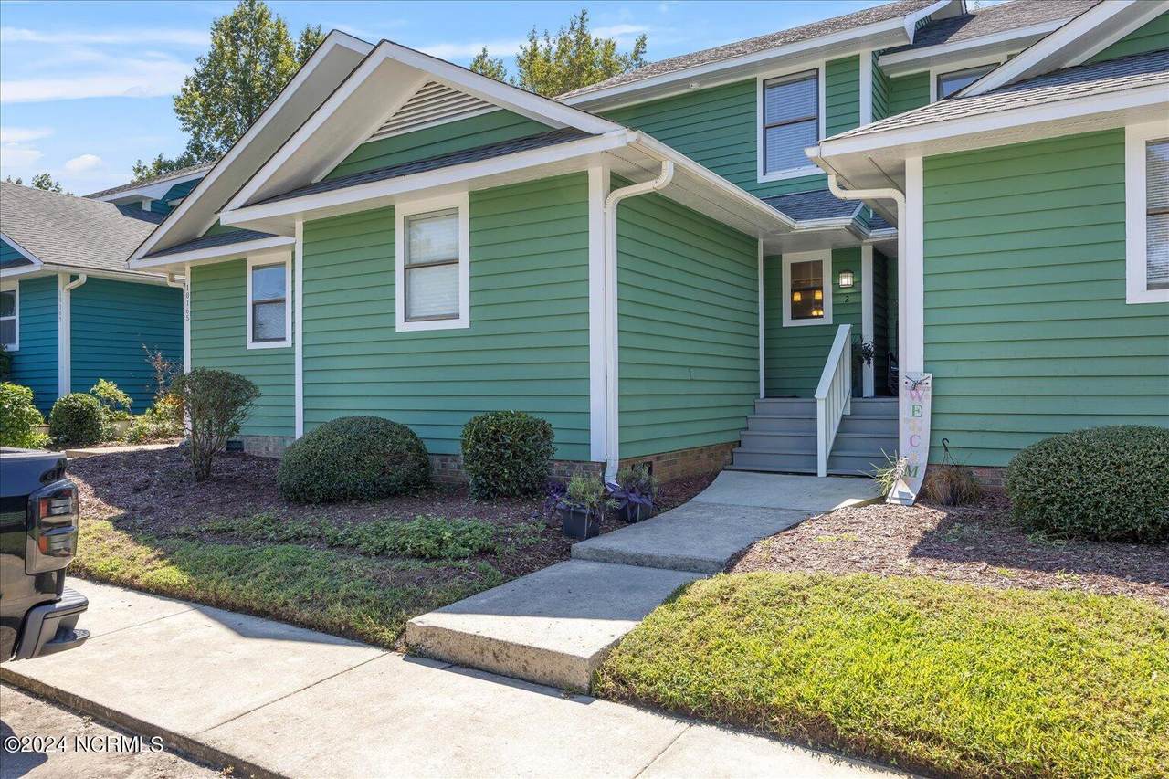 10165 Creekside Drive - Photo 1