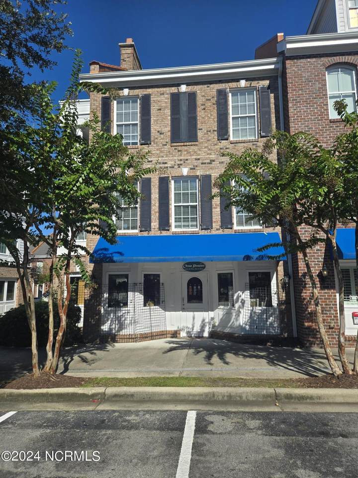 1780 Queen Anne Street - Photo 1