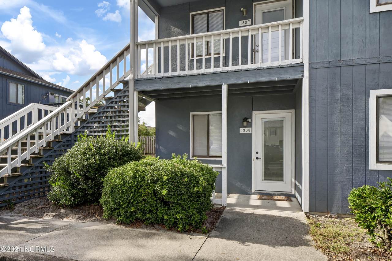 1303 Wellington Avenue - Photo 1