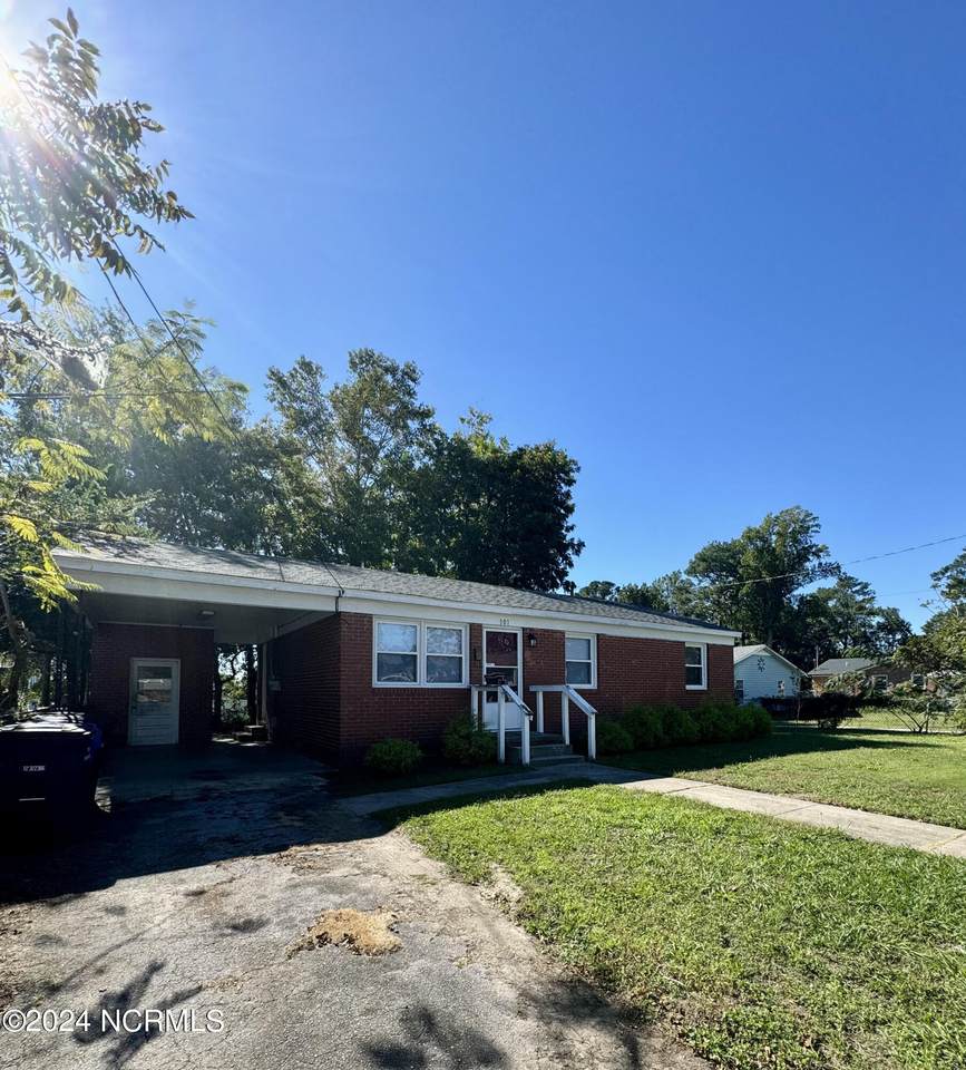 101 Queens Road - Photo 1