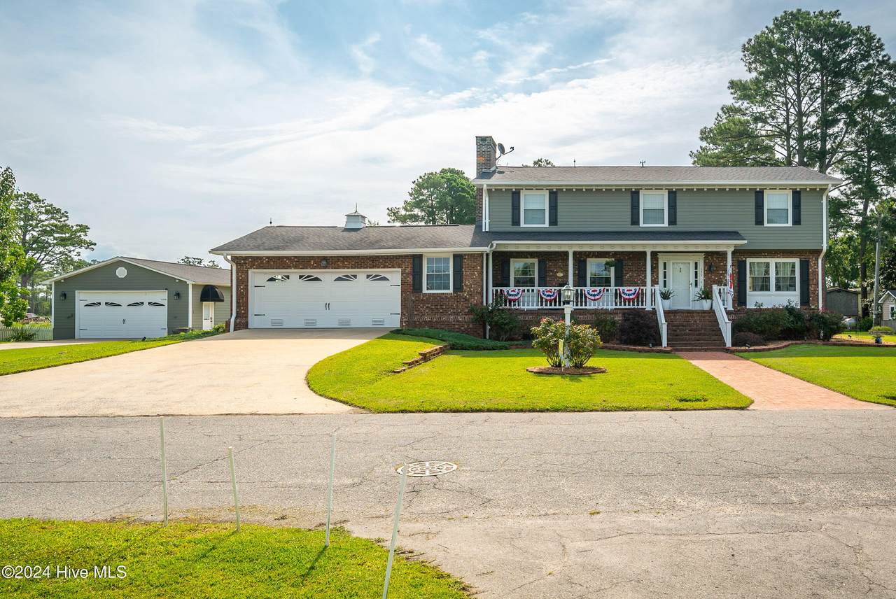 552 Lamont Street - Photo 1