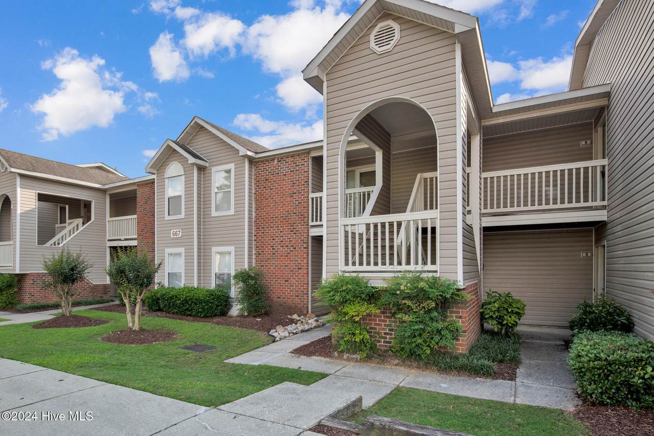 680 Bartons Landing Place - Photo 1