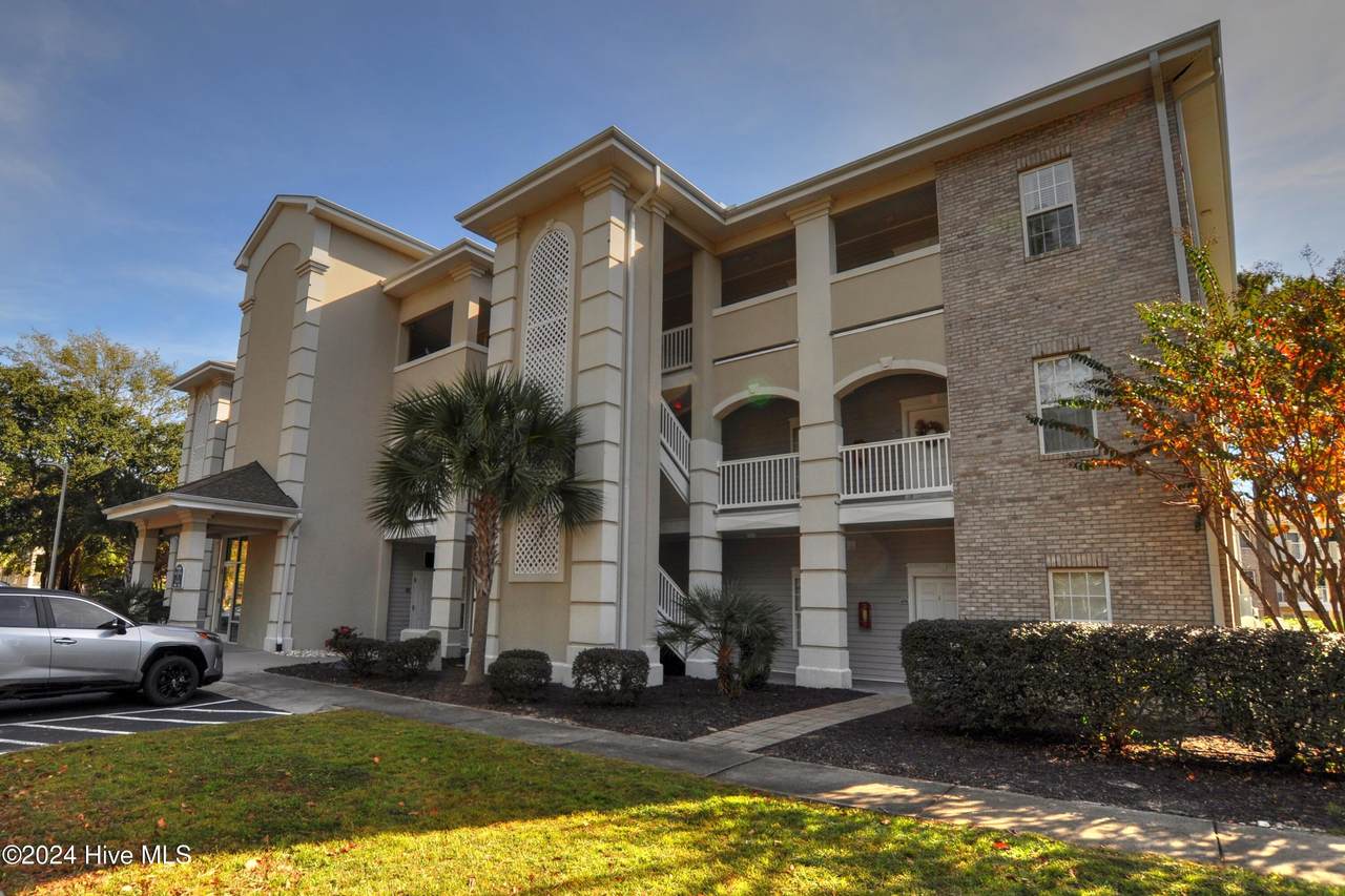 908 Resort Circle - Photo 1