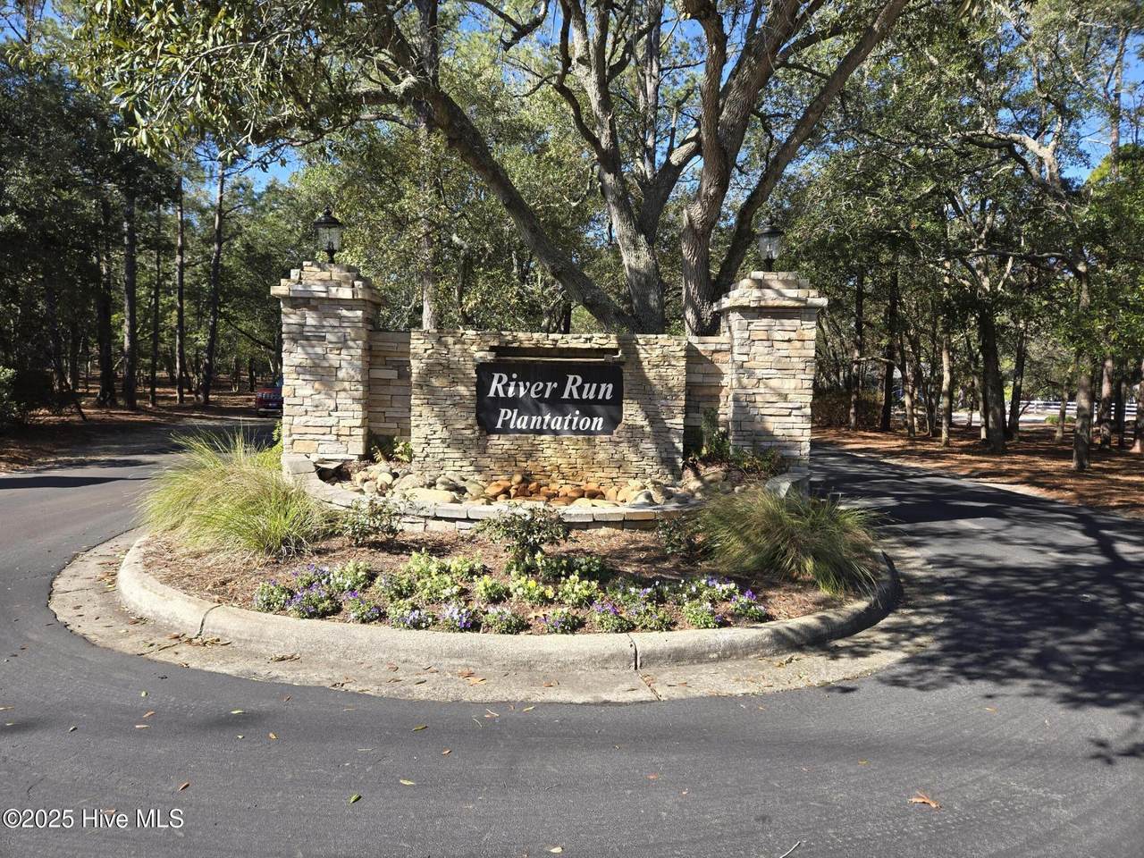 711 Mallard Court - Photo 1