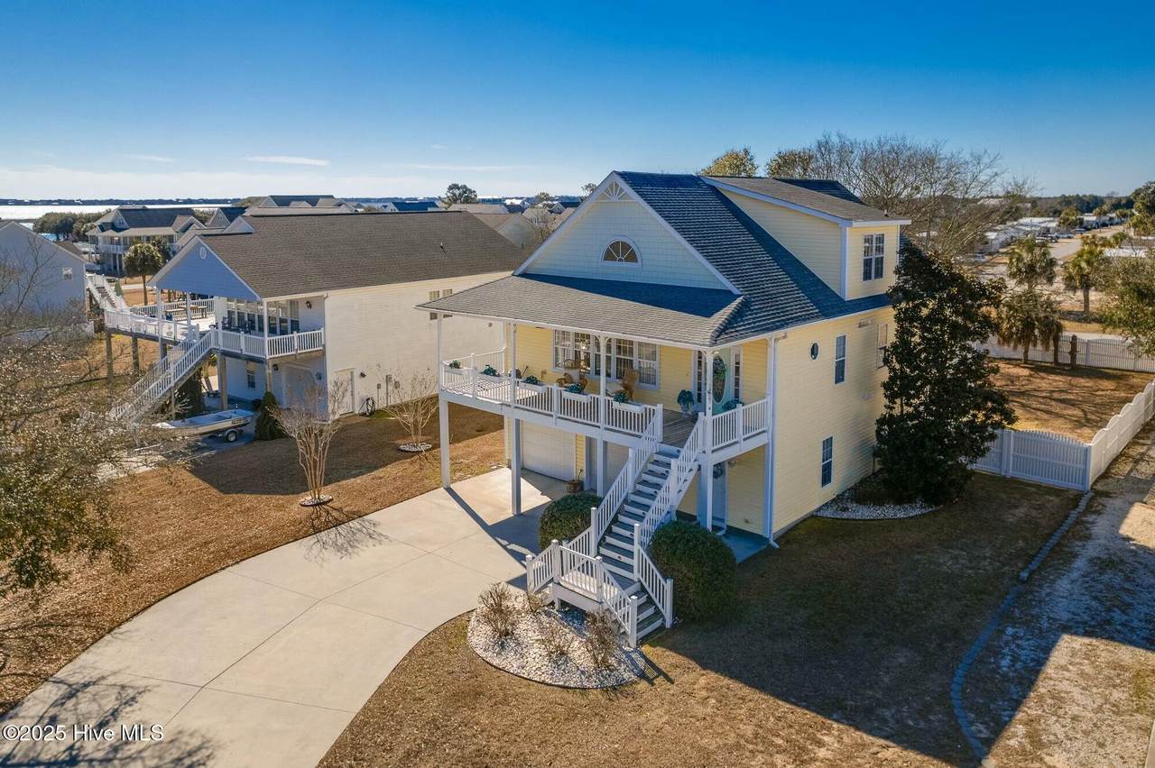 105 Everette Court - Photo 1