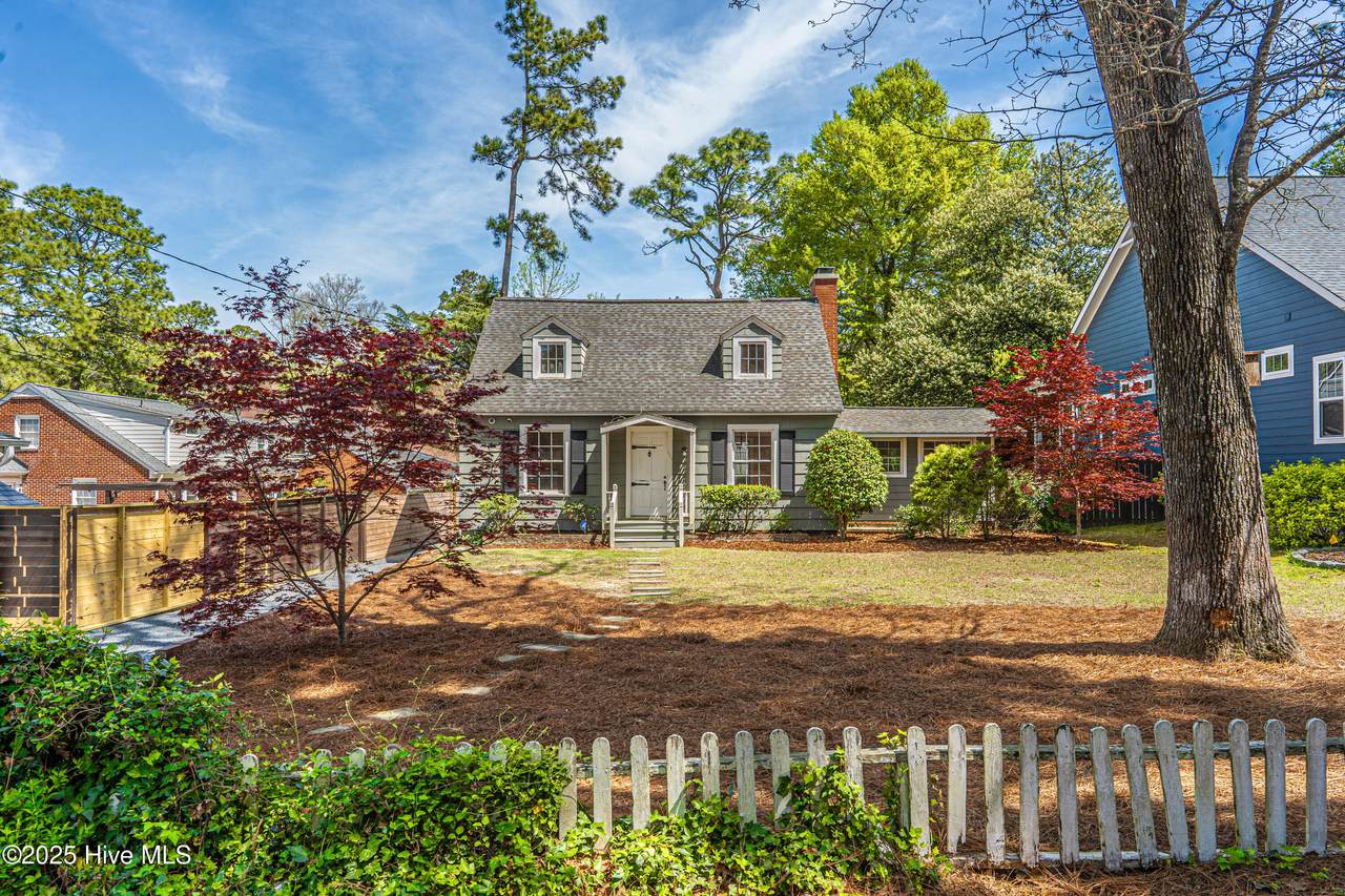 325 Vermont Avenue - Photo 1