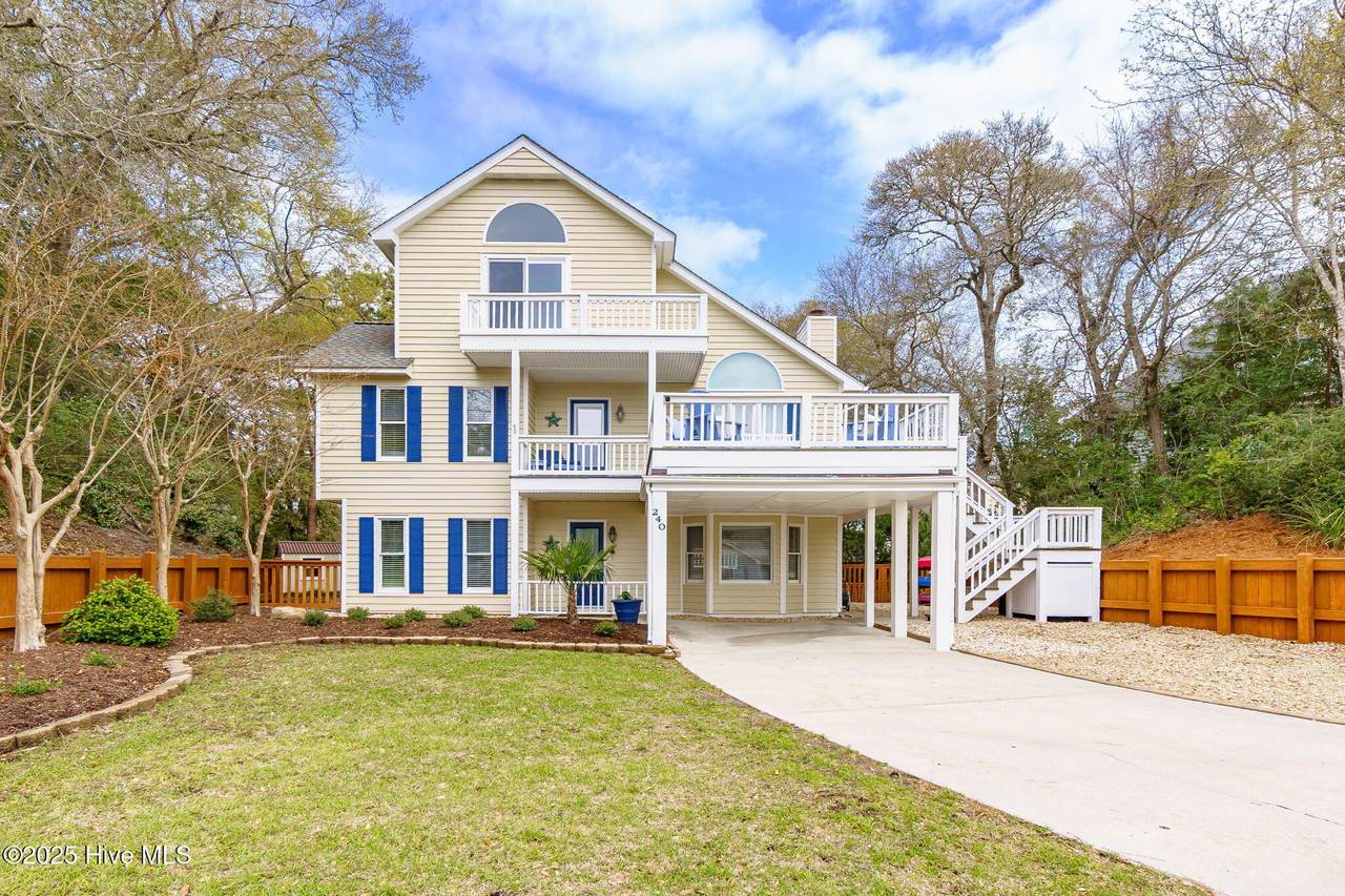 240 Windjammer - Photo 1