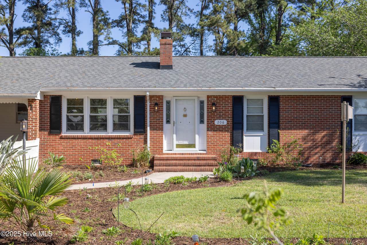 206 Robin Lane - Photo 1