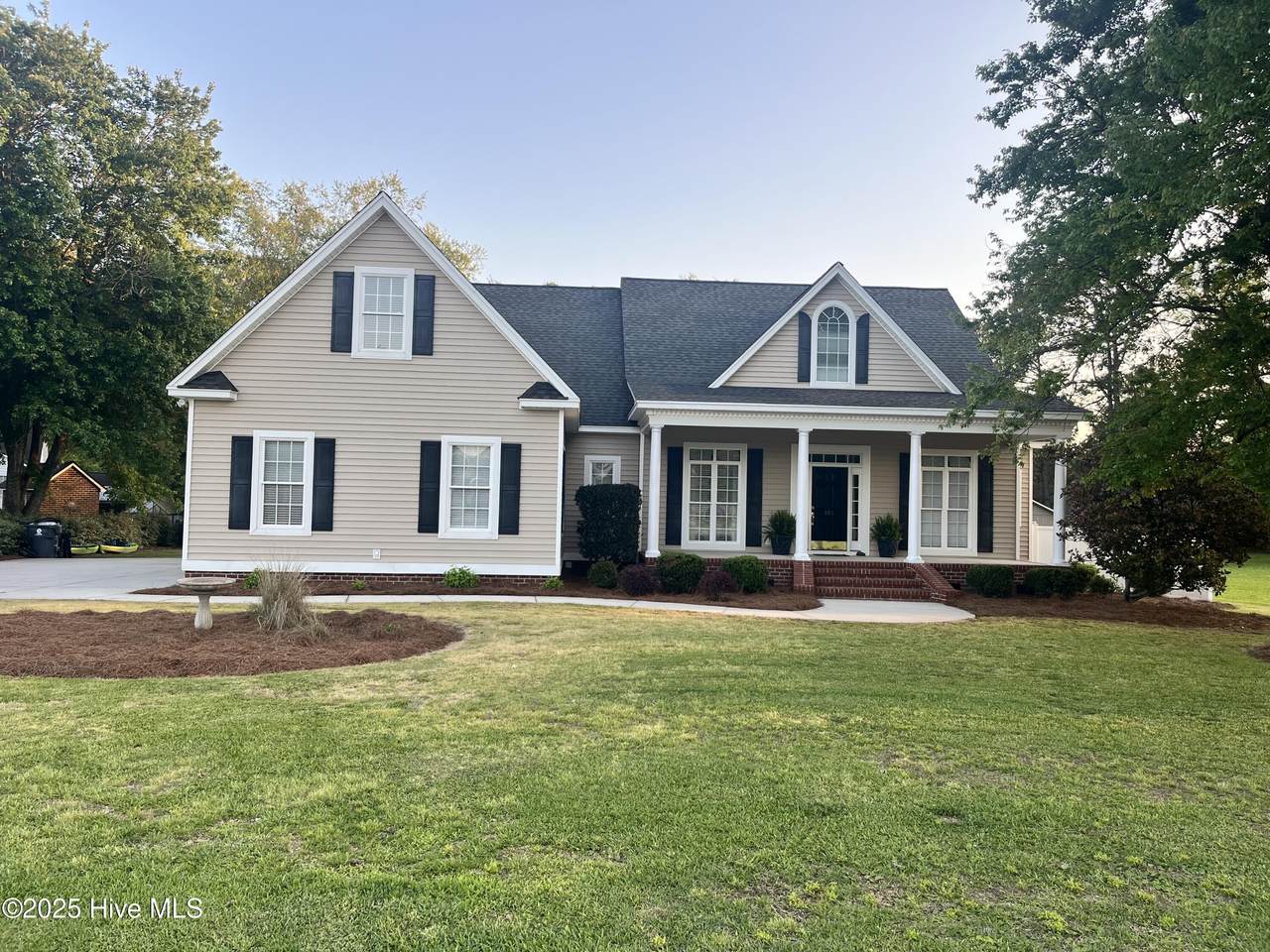 305 Stewart Circle - Photo 1