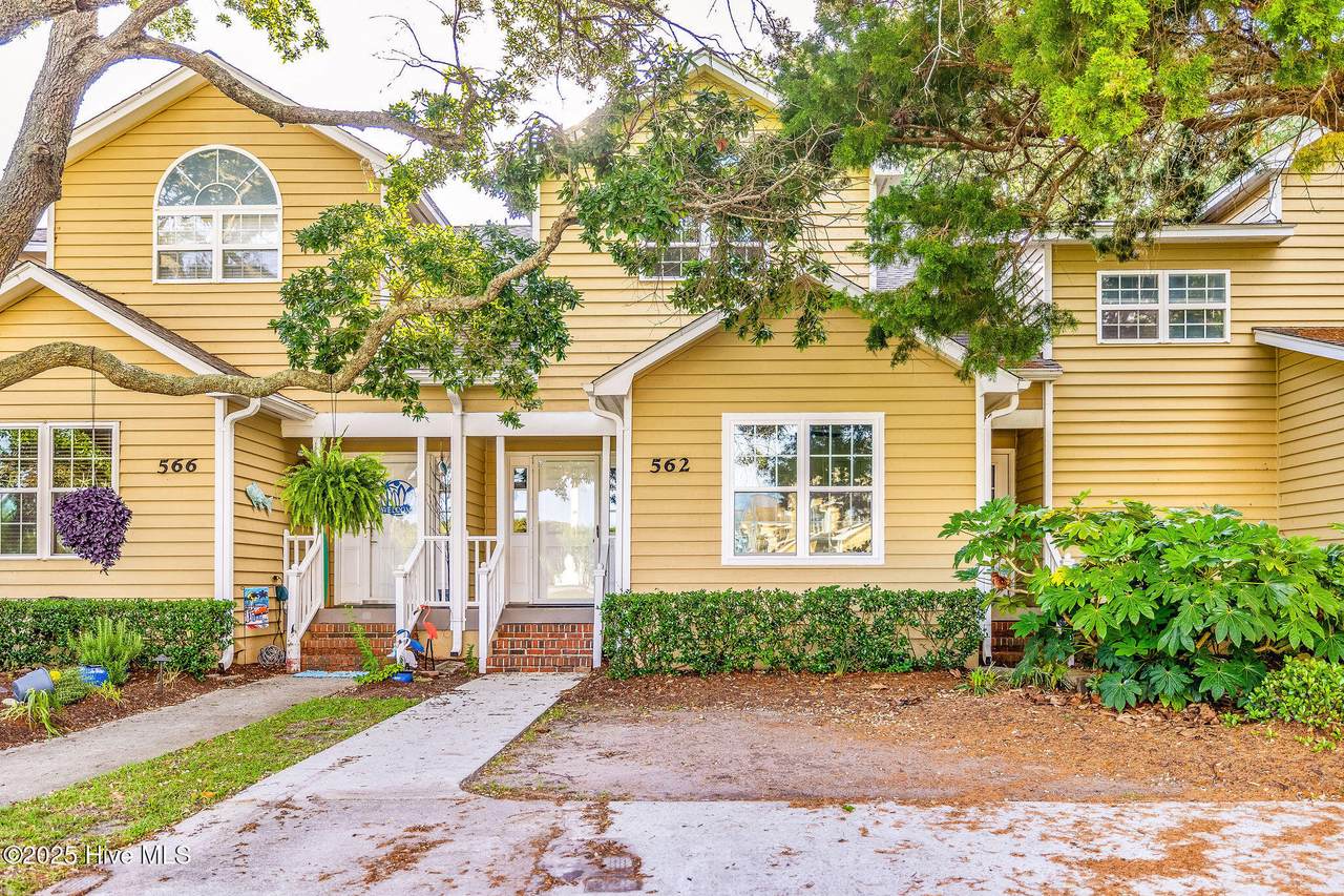 562 Anchor Way - Photo 1