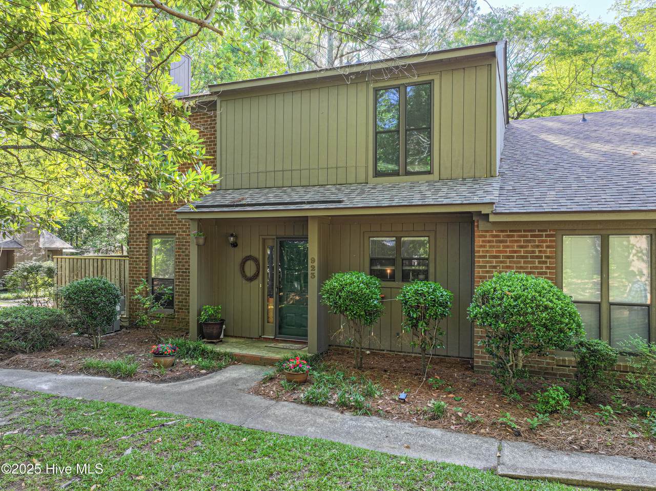 923 Persimmon Place - Photo 1
