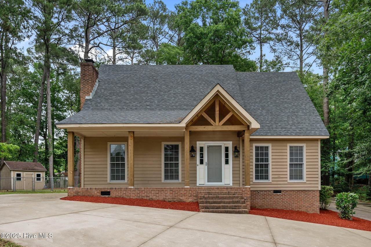 202 Guinevere Lane - Photo 1