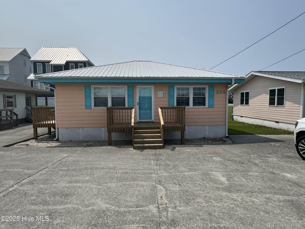 324 Topsail Drive - Photo 1