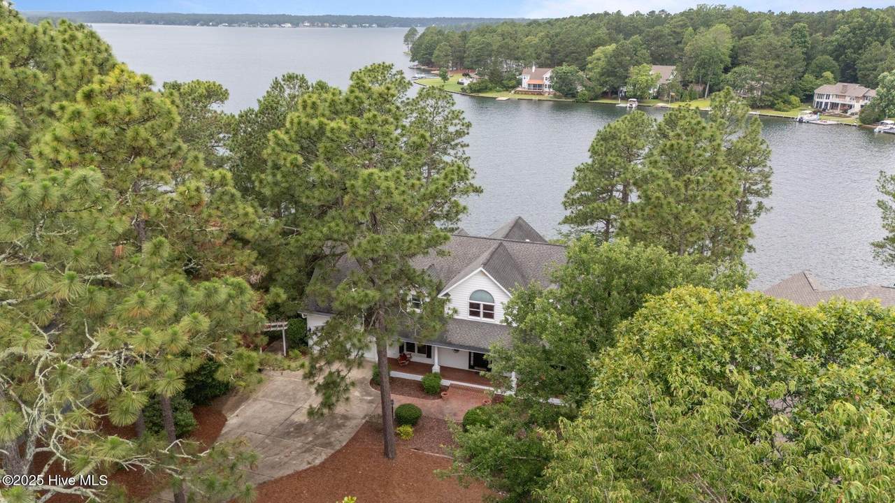 118 Douglas Drive - Photo 1