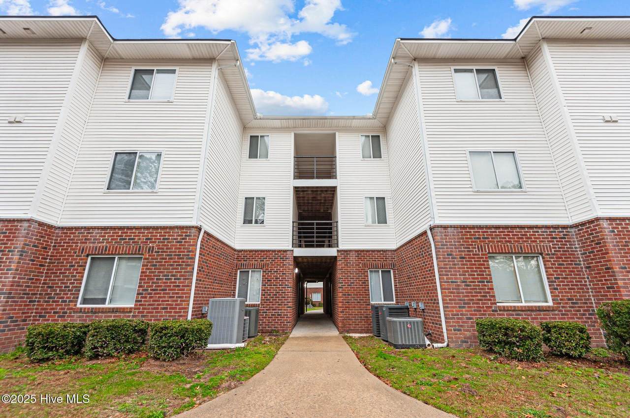 322 Brownlea Drive - Photo 1