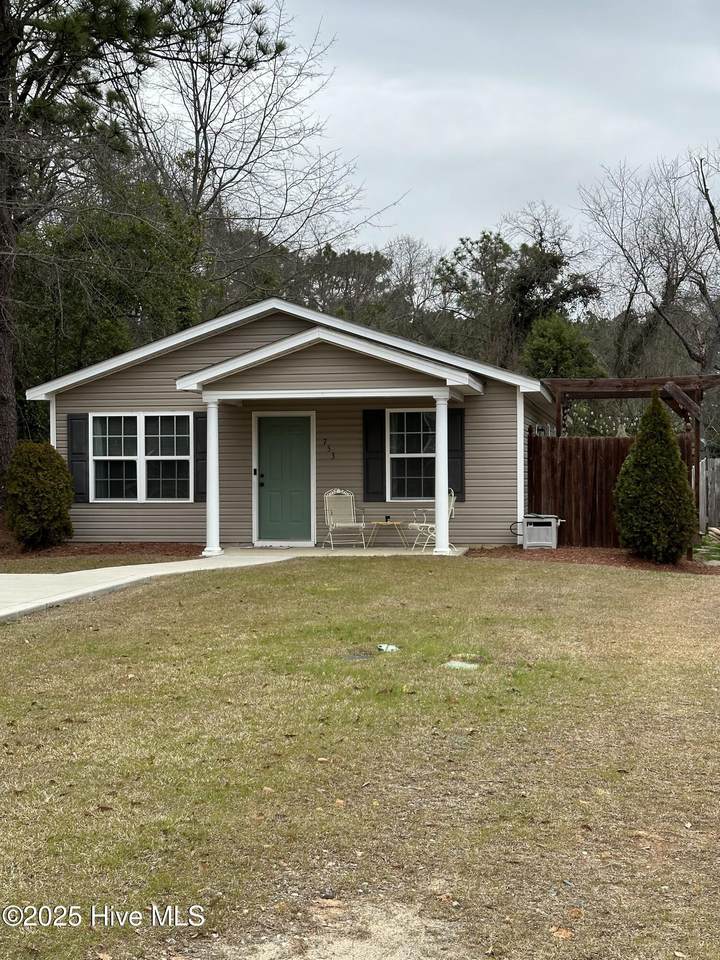 753 Illinois Avenue - Photo 1