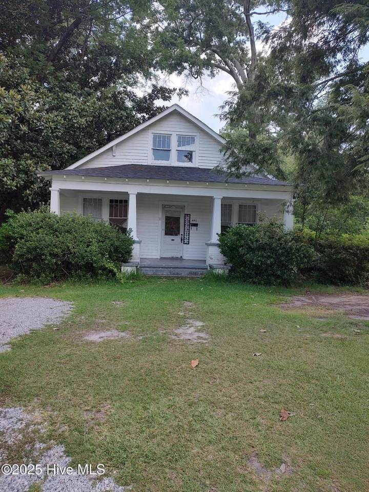 401 Oleander Avenue - Photo 1