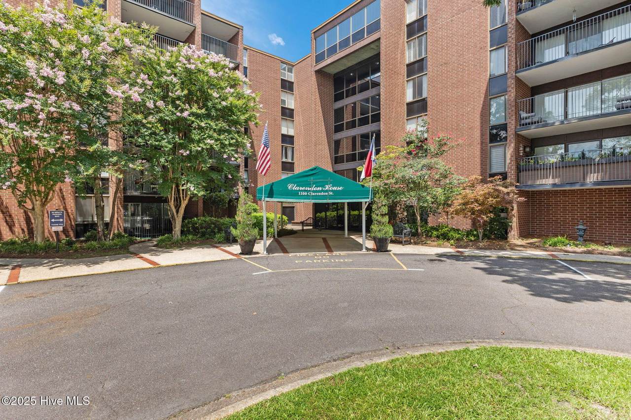 1100 Clarendon Street - Photo 1
