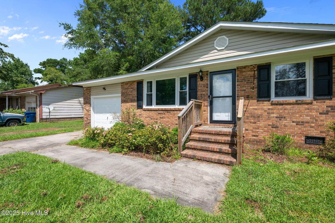 205 Forest View Drive - Photo 1