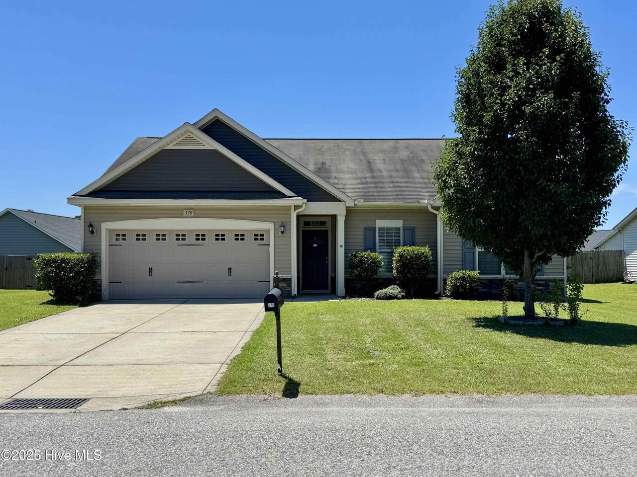 370 Roanoke Drive - Photo 1