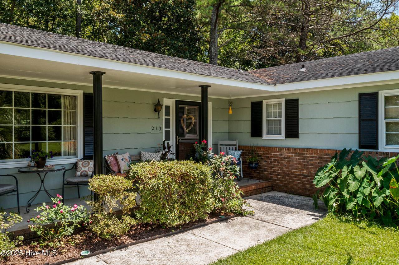 213 Kelly Road - Photo 1