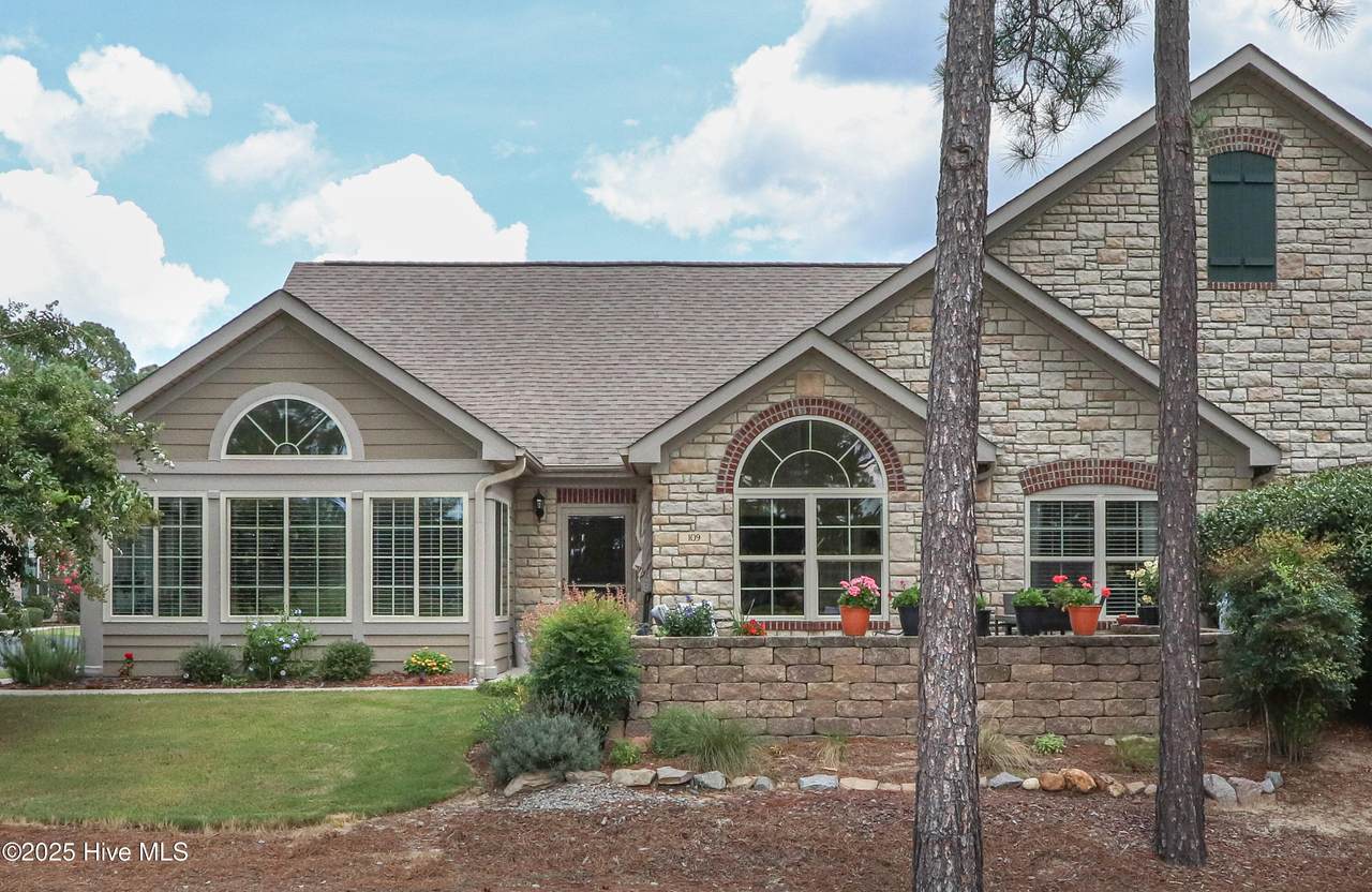 109 Chelsea Court - Photo 1